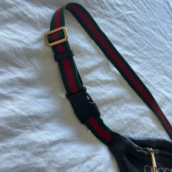 Gucci Fanny pack - black with Gucci logo adjustable - purchased in Italy - Picture 6 of 7